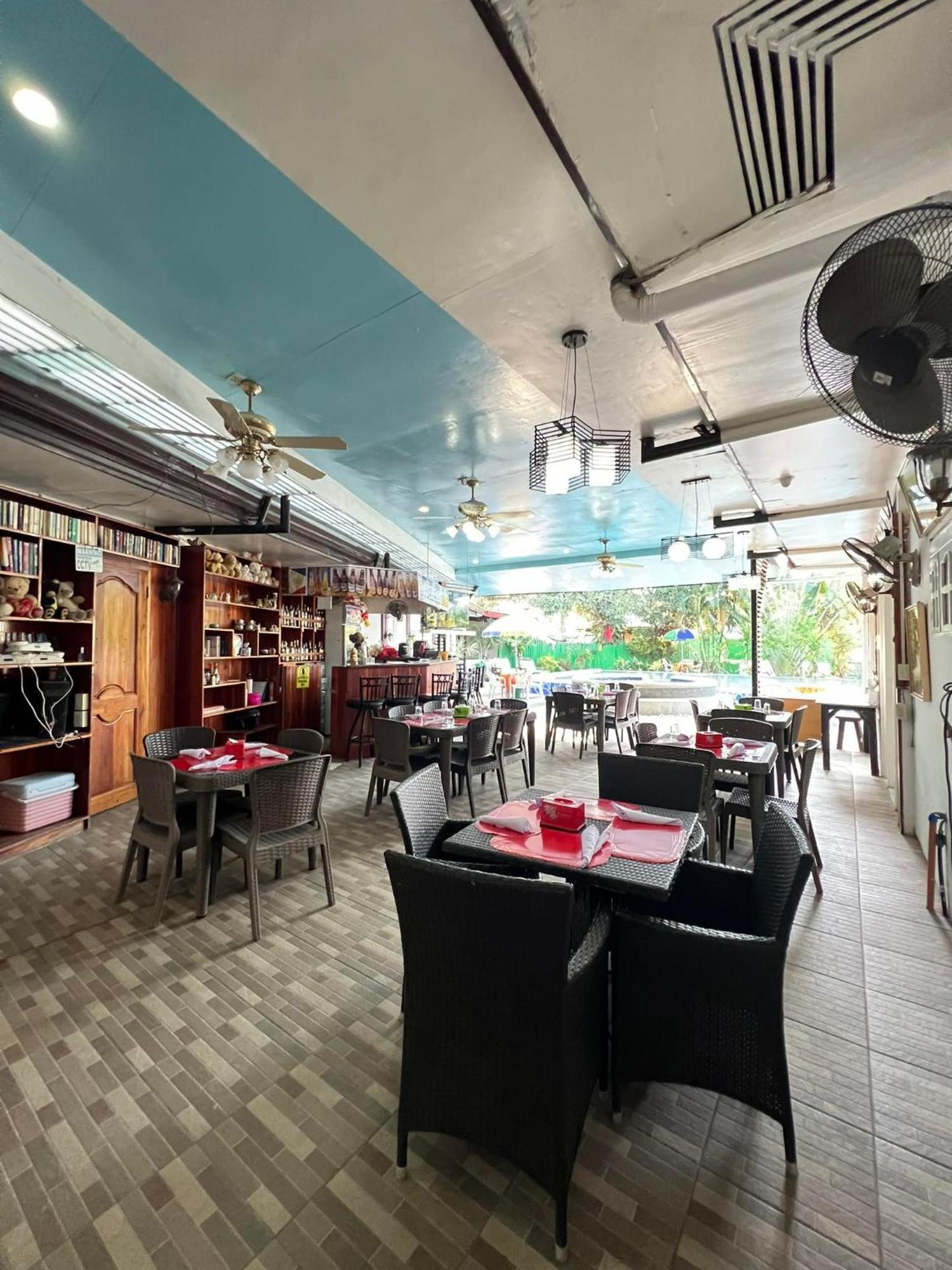 Dauis Ice Bear Bar & Tourist Inn מראה חיצוני תמונה