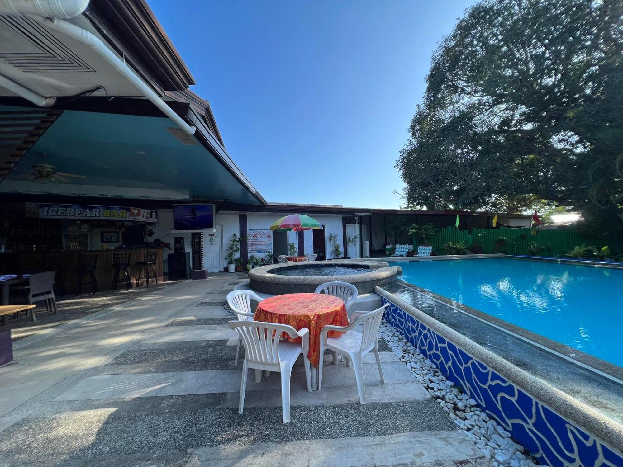 Dauis Ice Bear Bar & Tourist Inn מראה חיצוני תמונה