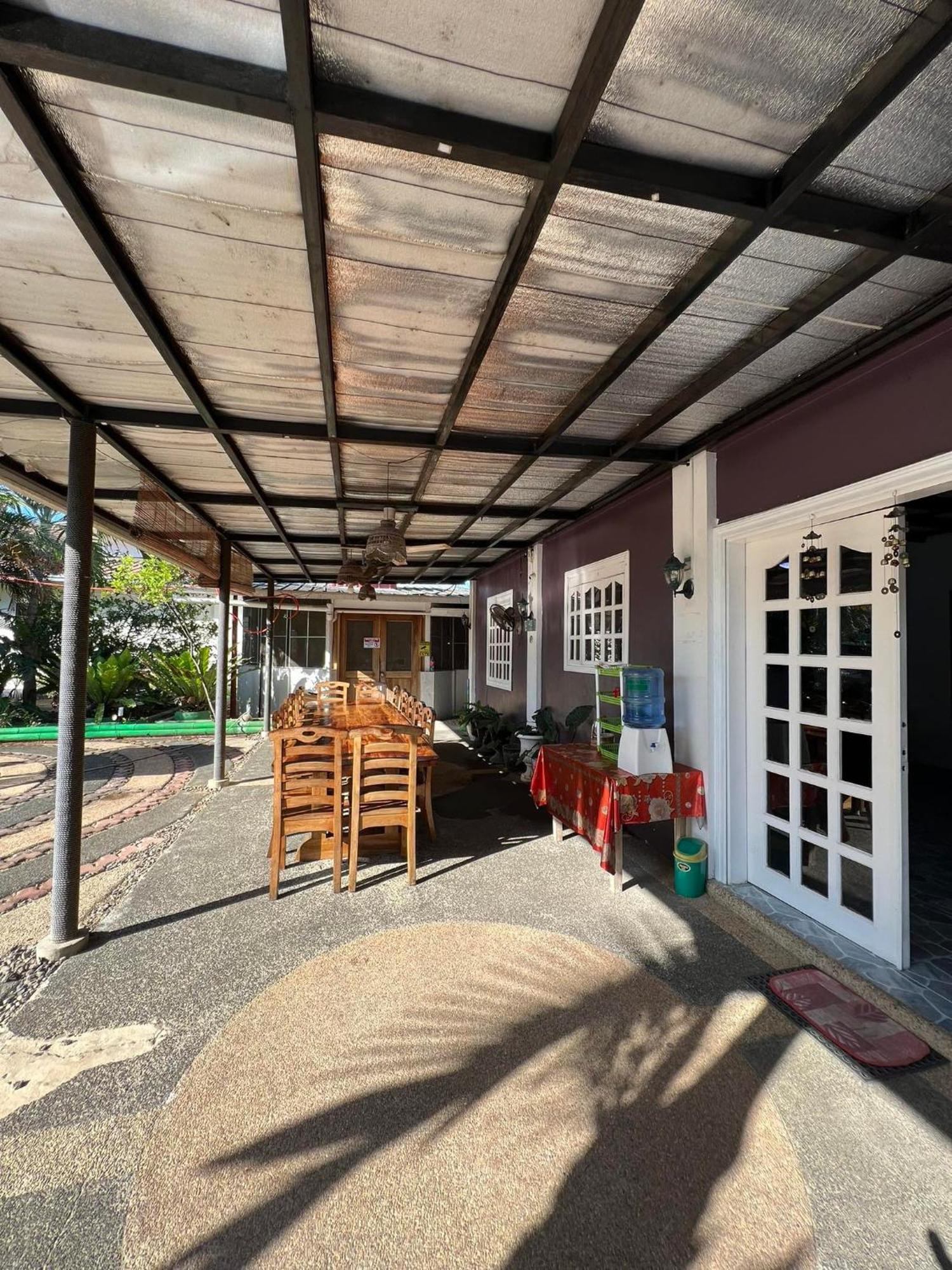 Dauis Ice Bear Bar & Tourist Inn מראה חיצוני תמונה