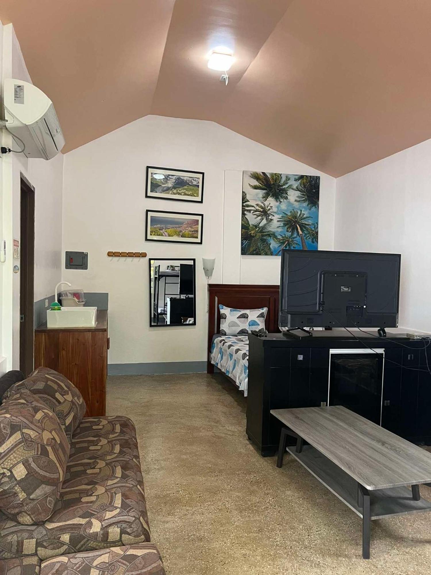 Dauis Ice Bear Bar & Tourist Inn חדר תמונה