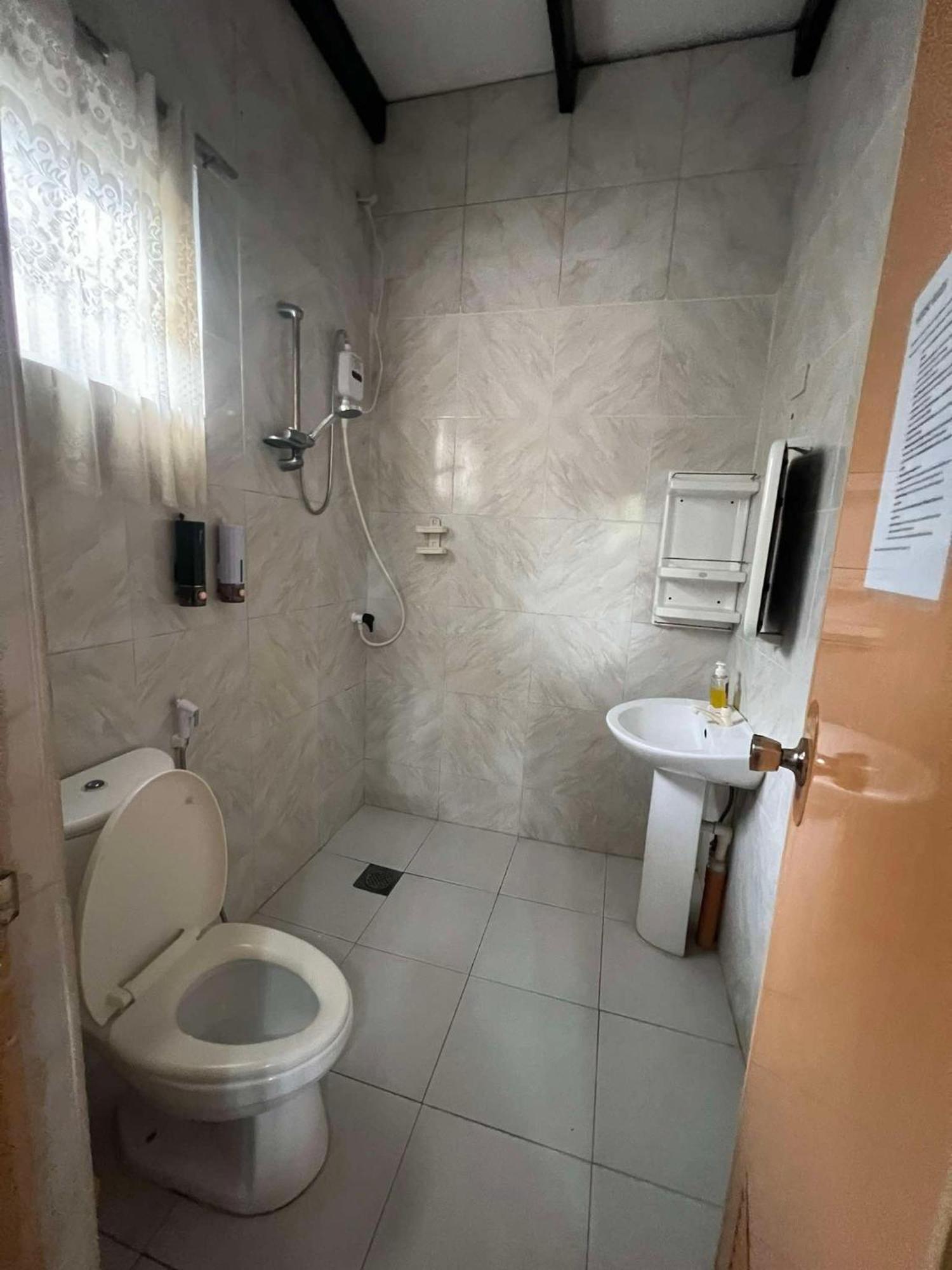 Dauis Ice Bear Bar & Tourist Inn חדר תמונה